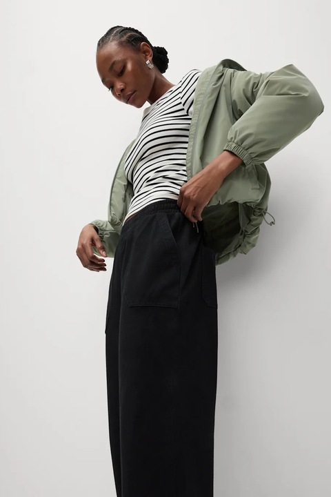 Marks & Spencer, Pantaloni de trening crop cu croiala conica, Negru stins