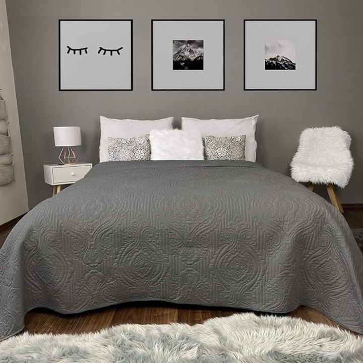 Cuvertura de pat matlasata Homelevel, 240 x 260 cm, Gri, Poliester