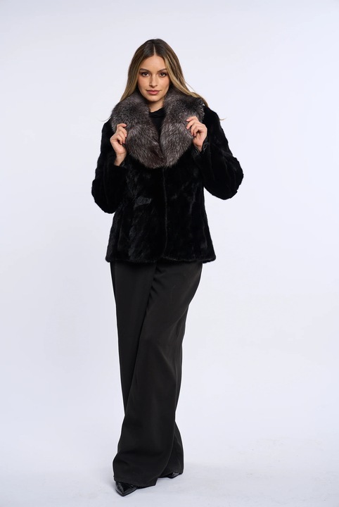 Haina din blana de vizon cu guler de vulpe argintie