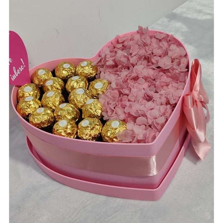 Aranjament cu Hortensie si Ferrero Rocher