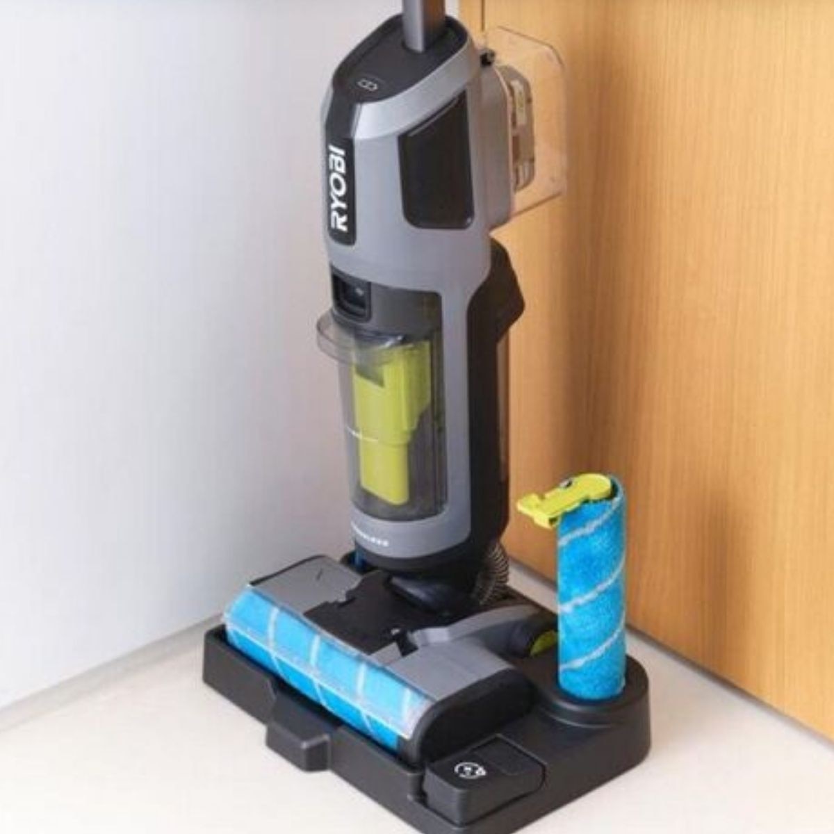 Aspirator fără fir pentru curățare uscată și umedă RYOBI RHFC18BL-0, 18 V, 3în1