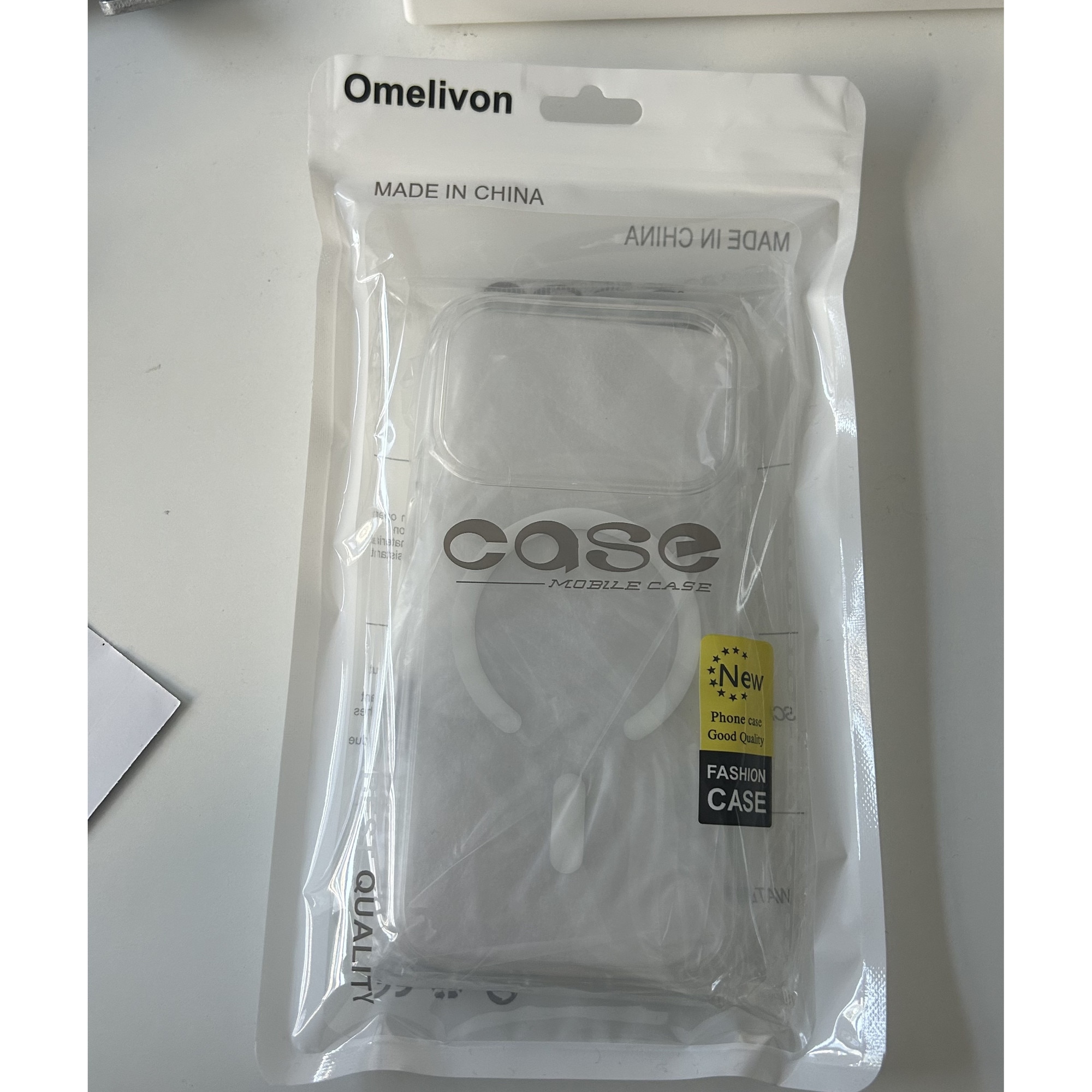 Husa de Protectie, Compatibila cu iPhone 17 Pro, Omelivon, MagSafe, Incarcare Wireless, Antisoc, Margini Ridicate pentru Protectia Ecranului si a Camerelor, Transparent