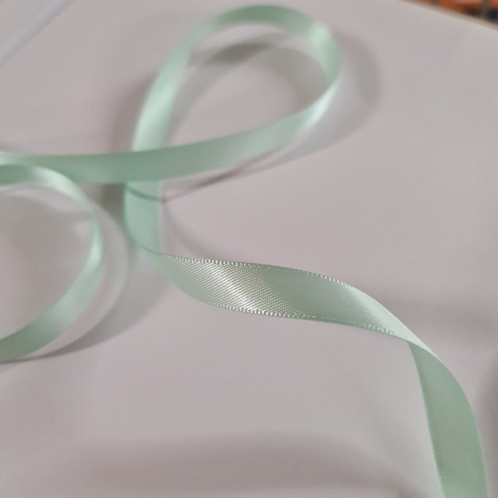 Сатена панделка, ментово зелена, 6 мм, 100 ярда