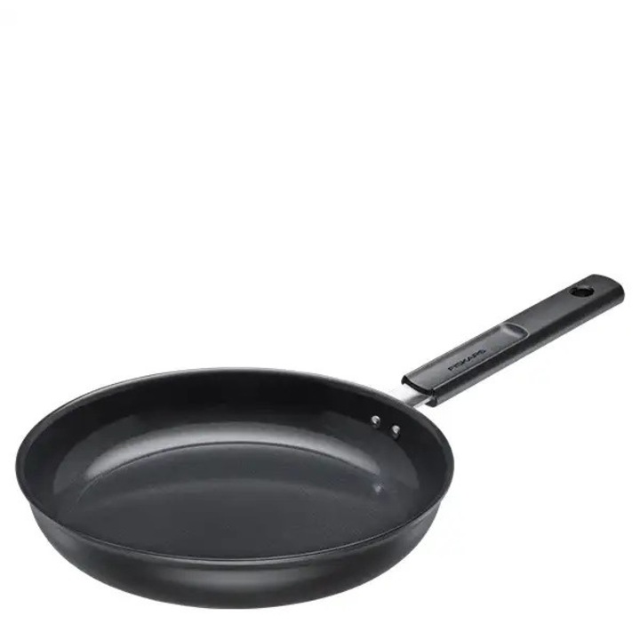 Тиган FISKARS 28см, алуминий, черен, съвместим с индукция, незалепващо покритие