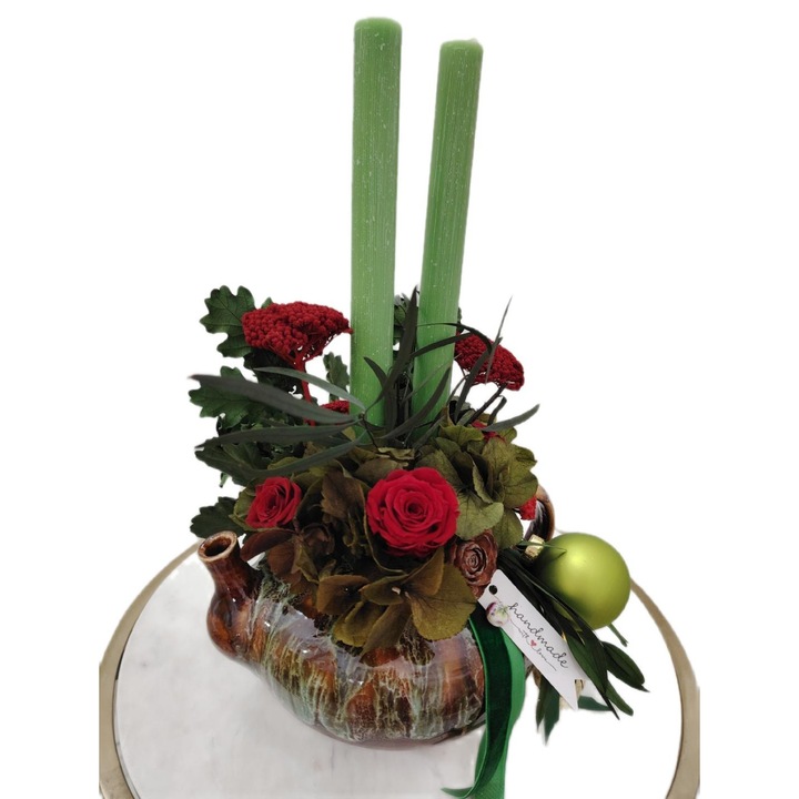 Коледен аранжимент Green Harmony със зелени свещи и криогенни рози – Уникален
