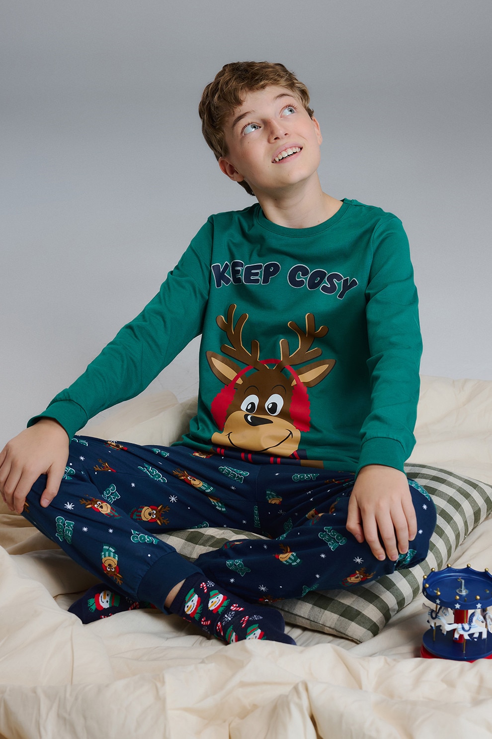 LC WAIKIKI, Pijama cu decolteu la baza gatului si imprimeu grafic, Maro inchis, Verde feriga, Bleumarin, 128-134 CM