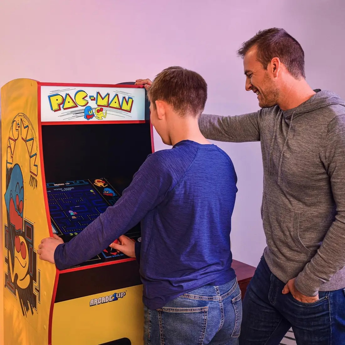 Consola verticala 13 jocuri ARCADE1UP, Pac-Man™ Classic SE, H 115 cm, Wi-Fi, un jucator, grafica retro vibranta, display LCD color 15.6 inch, tehnologie IPS, difuzor extern, volum reglabil, potrivit pentru game rooms/birou, multicolor