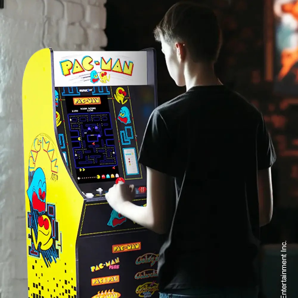 Consola verticala 13 jocuri ARCADE1UP, Pac-Man™ Classic SE, H 115 cm, Wi-Fi, un jucator, grafica retro vibranta, display LCD color 15.6 inch, tehnologie IPS, difuzor extern, volum reglabil, potrivit pentru game rooms/birou, multicolor