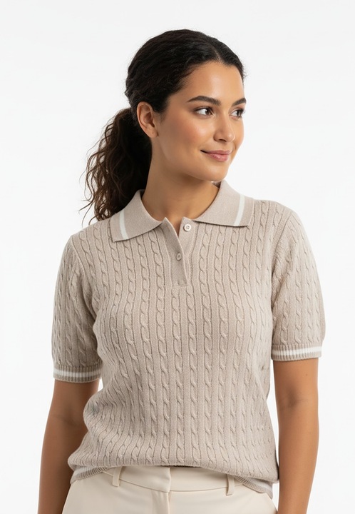 Pulover dama Figl, bej, tricotat, maneca scurta, guler polo cu trei nasturi, model clasic coada de peste