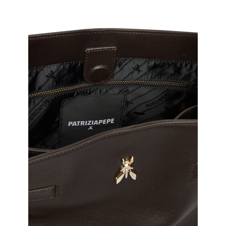 Patrizia Pepe női táska, Deep Chocolate modell, természetes bőrből, csokoládé színű, méretei meghatározatlanok.