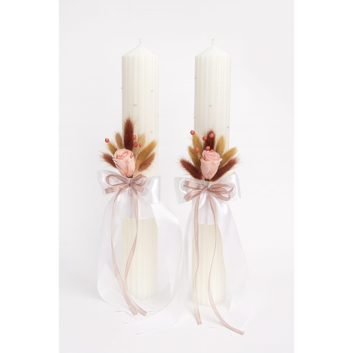 Set 2 lumanari nunta, canelate albe, Lumanarela, cu trandafir criogenat roz, plante uscate in nuante de crem si roz, cu panglica din satin alba si roz prafuit