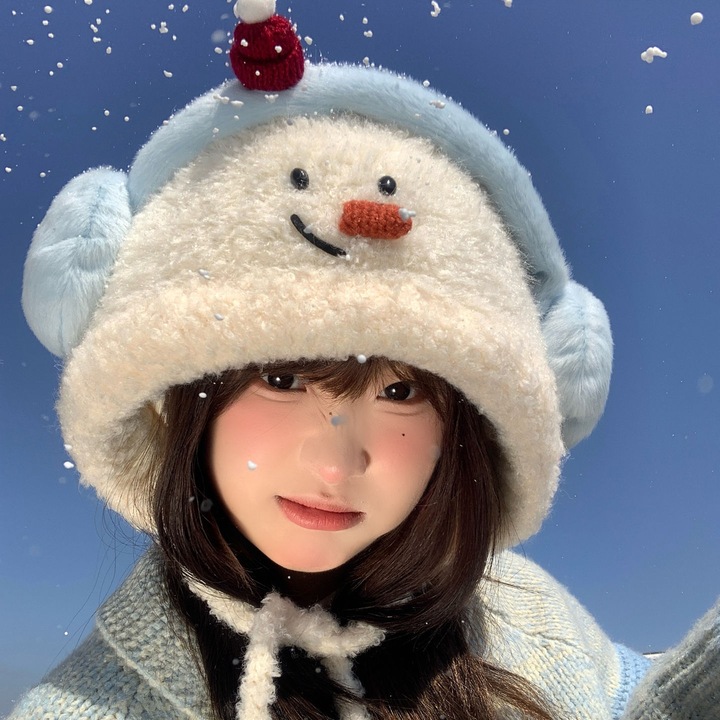 Caciula tricotata moale cu om de zapada, off white, M (56-58cm)