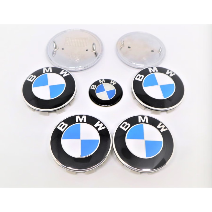 7 db BMW embléma szett, fehér/kék, kormány 44mm, felnik 68mm, motorháztető 82mm, csomagtartó 74mm