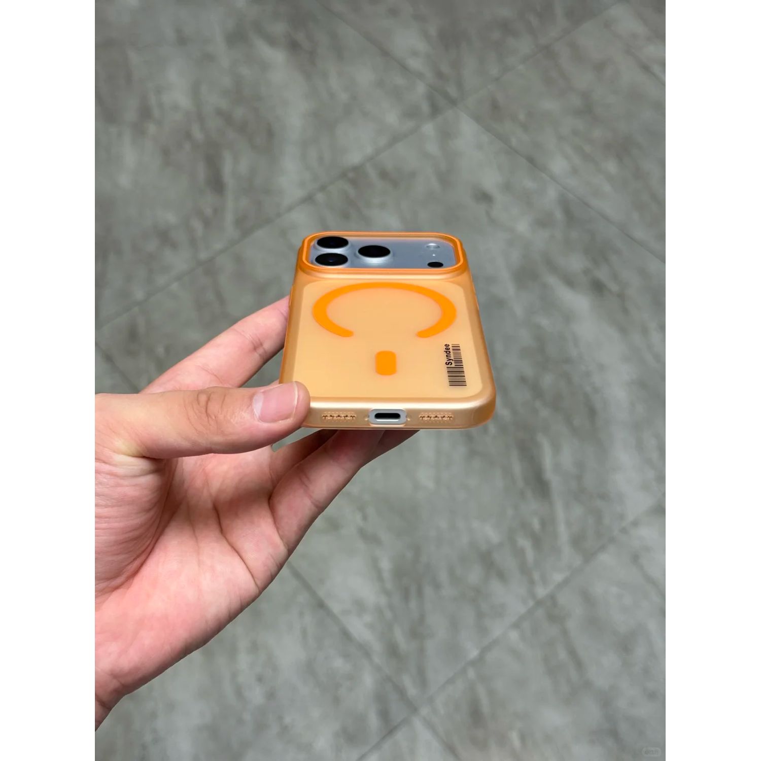 Husa telefon pentru iPhone 17 Pro Max, Magnetic MagSafe, slim ultra-light, Coaja dura mata, Portocaliu/Transparent