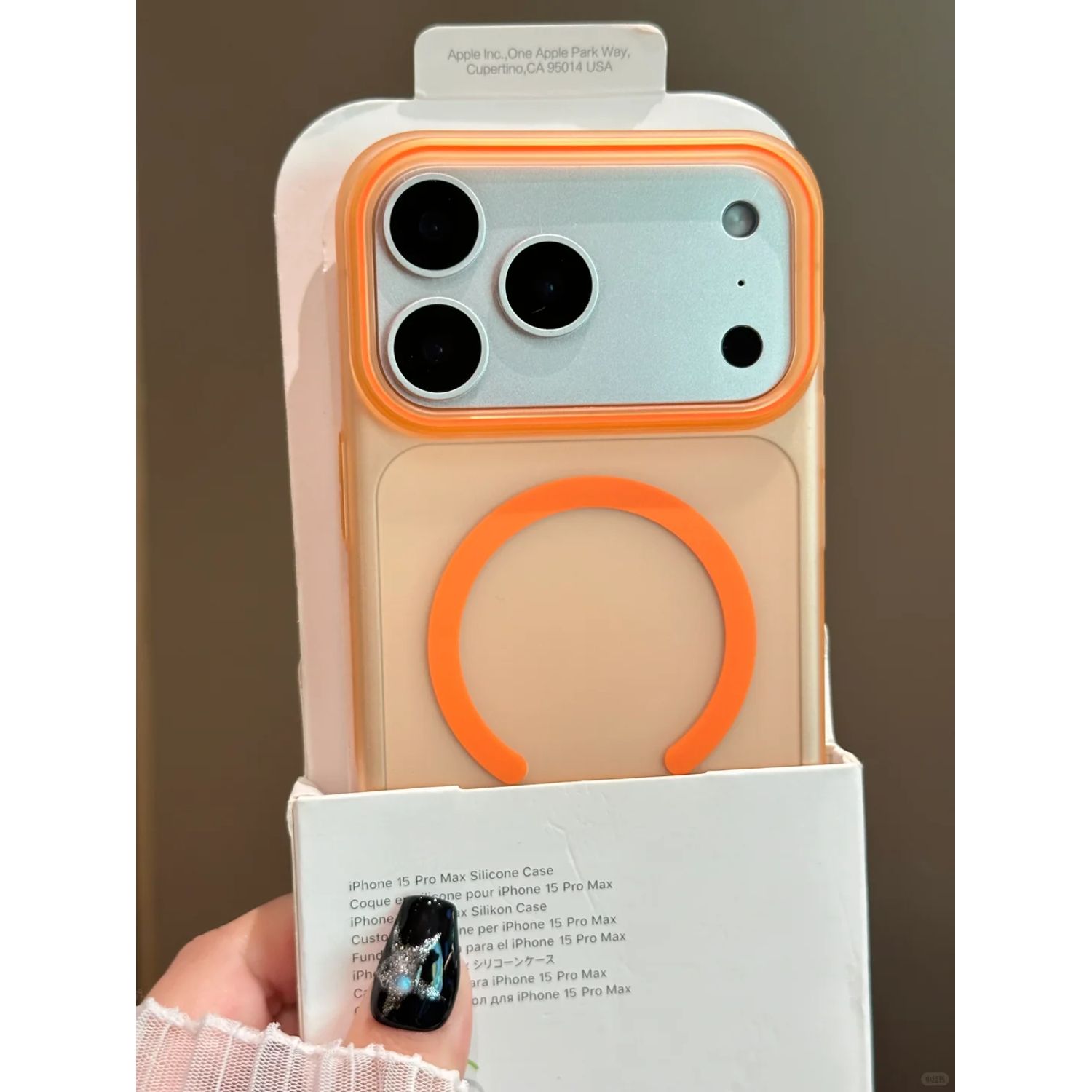 Husa telefon pentru iPhone 17 Pro Max, Magnetic MagSafe, slim ultra-light, Coaja dura mata, Portocaliu/Transparent