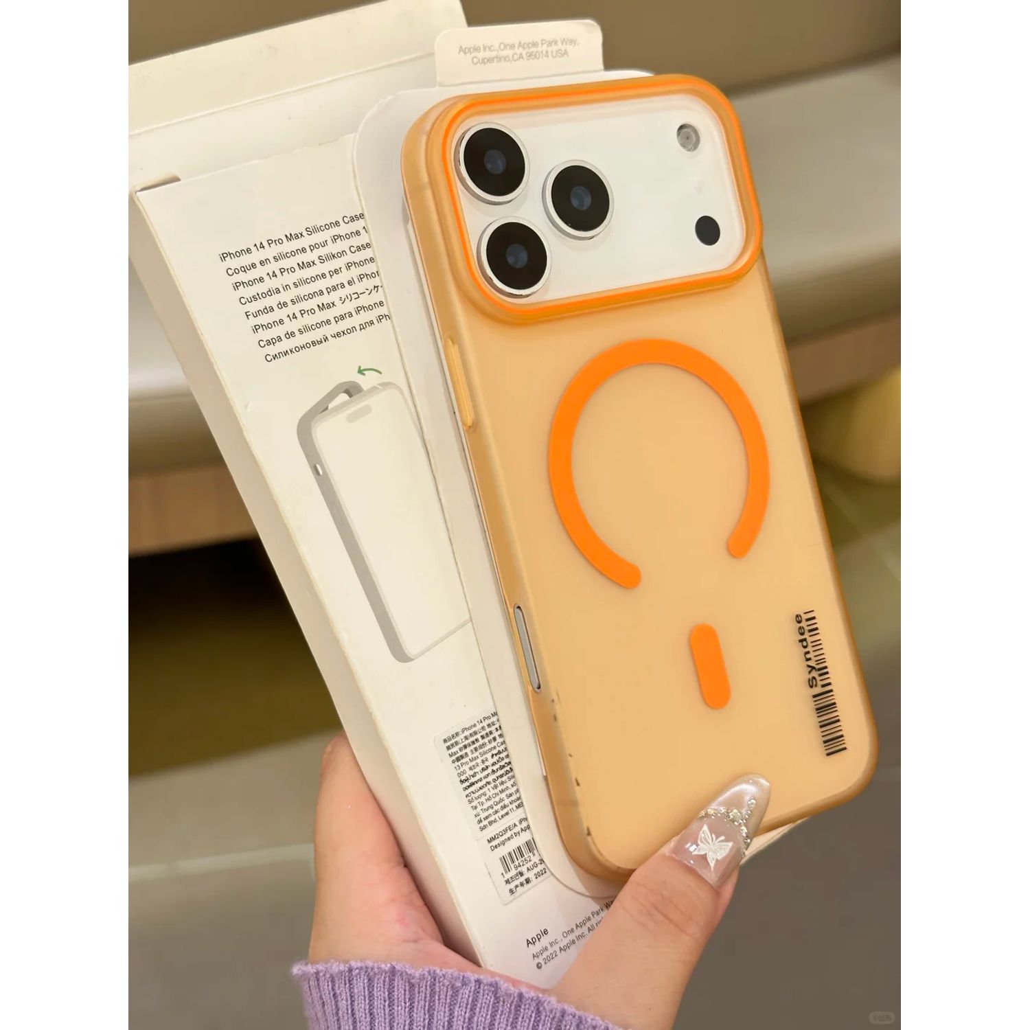 Husa telefon pentru iPhone 17 Pro Max, Magnetic MagSafe, slim ultra-light, Coaja dura mata, Portocaliu/Transparent