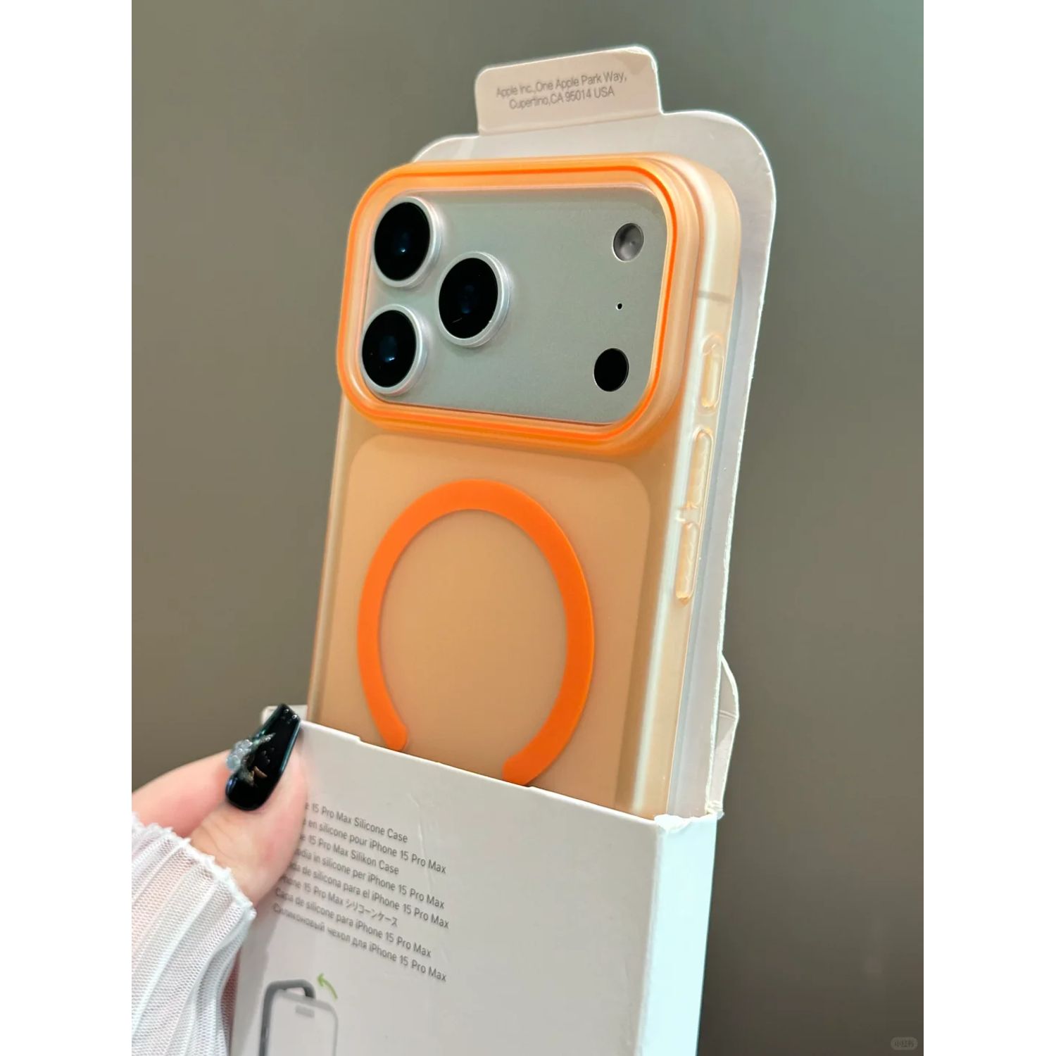 Husa telefon pentru iPhone 17 Pro Max, Magnetic MagSafe, slim ultra-light, Coaja dura mata, Portocaliu/Transparent