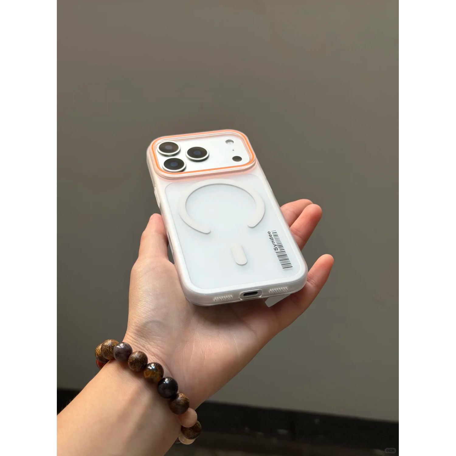 Husa telefon pentru iPhone 17 Pro, Magnetic MagSafe, slim ultra-light, Coaja dura mata, Alb/Transparent
