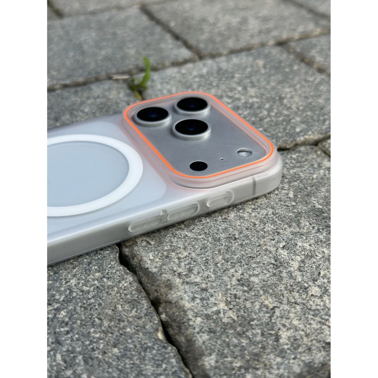 Husa telefon pentru iPhone 17 Pro, Magnetic MagSafe, slim ultra-light, Coaja dura mata, Alb/Transparent