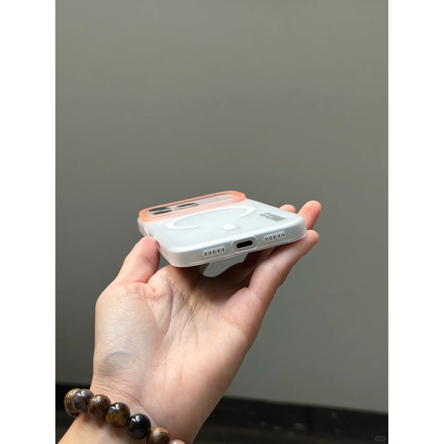 Husa telefon pentru iPhone 17 Pro, Magnetic MagSafe, slim ultra-light, Coaja dura mata, Alb/Transparent