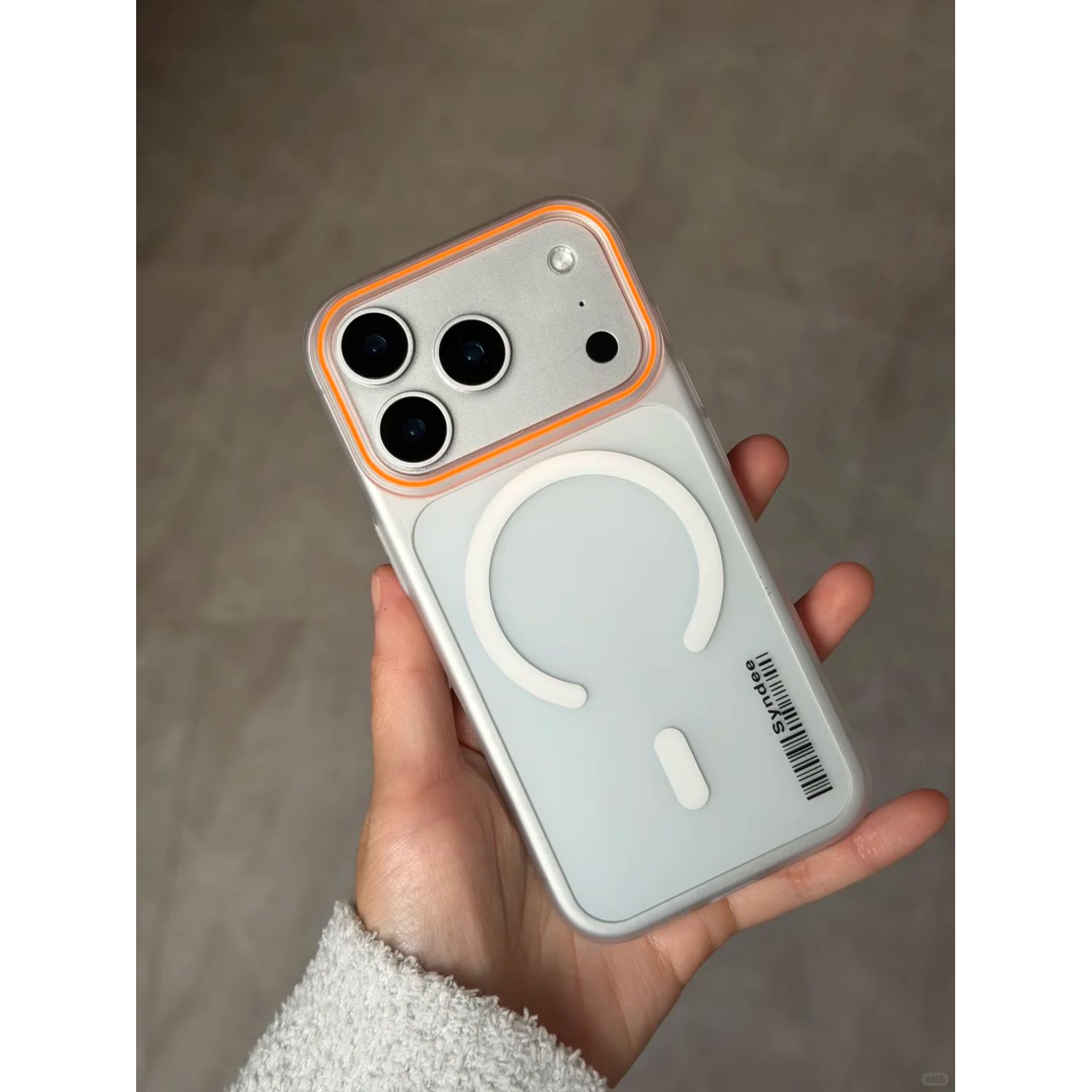 Husa telefon pentru iPhone 17 Pro, Magnetic MagSafe, slim ultra-light, Coaja dura mata, Alb/Transparent
