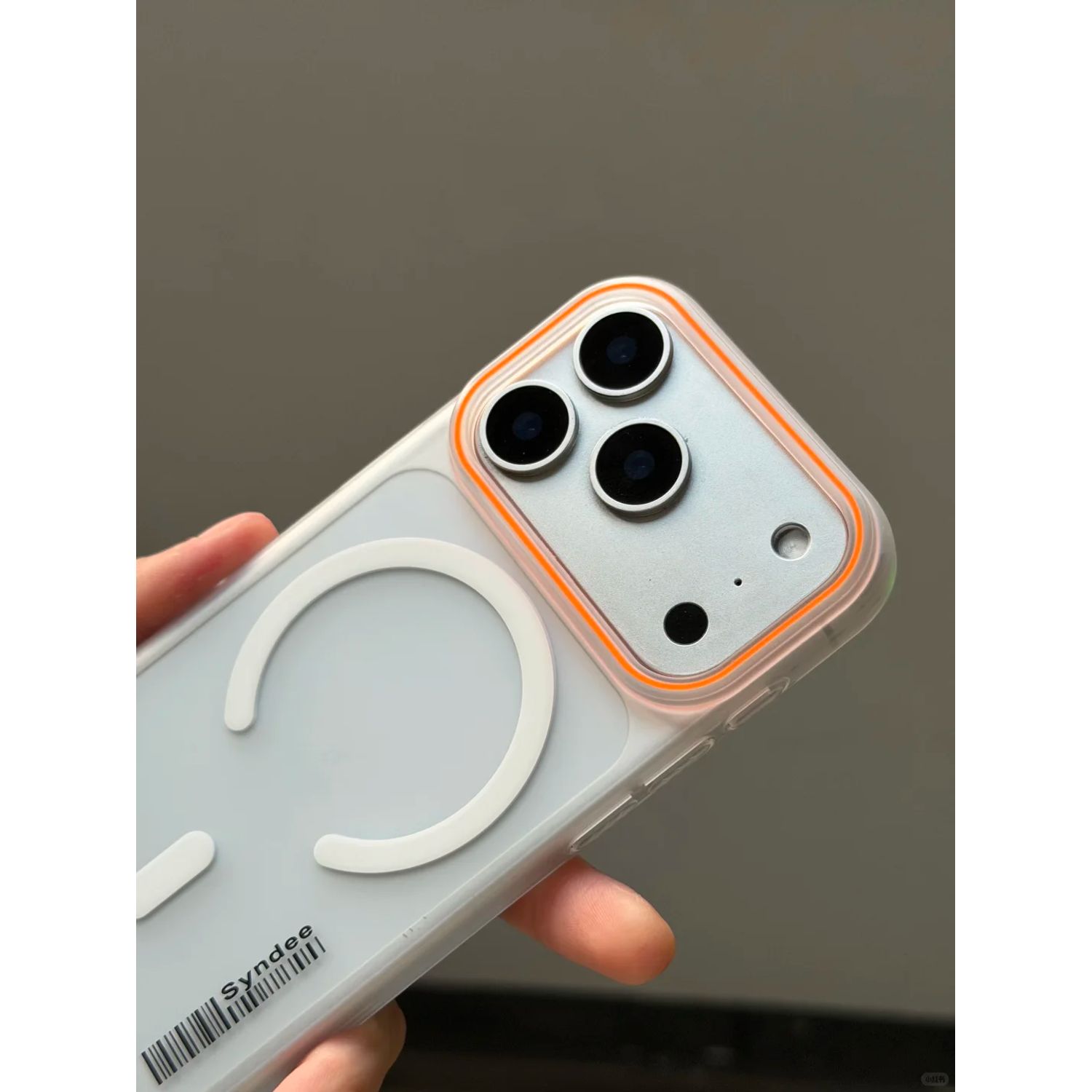 Husa telefon pentru iPhone 17 Pro, Magnetic MagSafe, slim ultra-light, Coaja dura mata, Alb/Transparent
