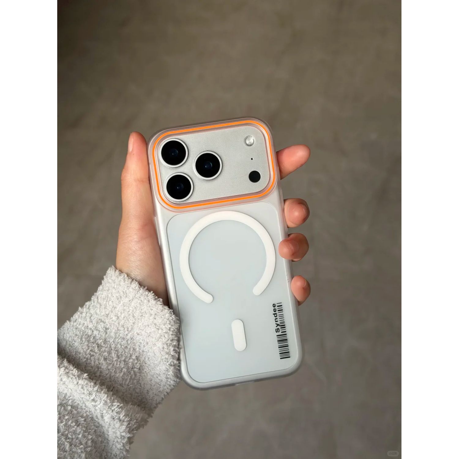 Husa telefon pentru iPhone 17 Pro, Magnetic MagSafe, slim ultra-light, Coaja dura mata, Alb/Transparent