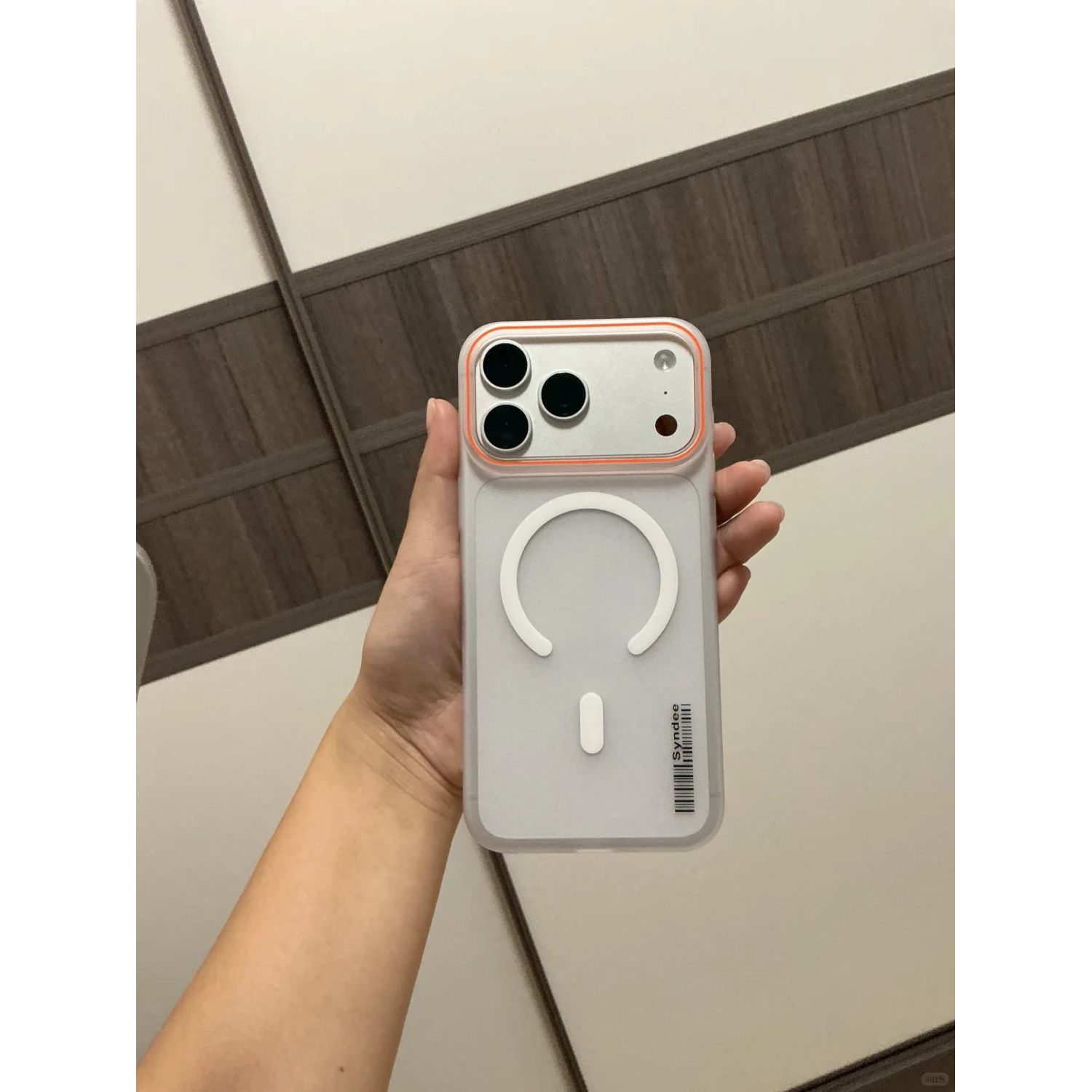 Husa telefon pentru iPhone 17 Pro, Magnetic MagSafe, slim ultra-light, Coaja dura mata, Alb/Transparent