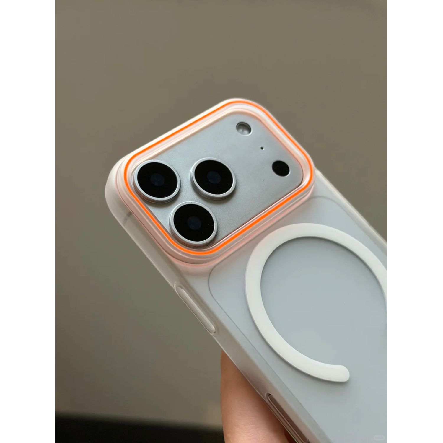 Husa telefon pentru iPhone 17 Pro, Magnetic MagSafe, slim ultra-light, Coaja dura mata, Alb/Transparent