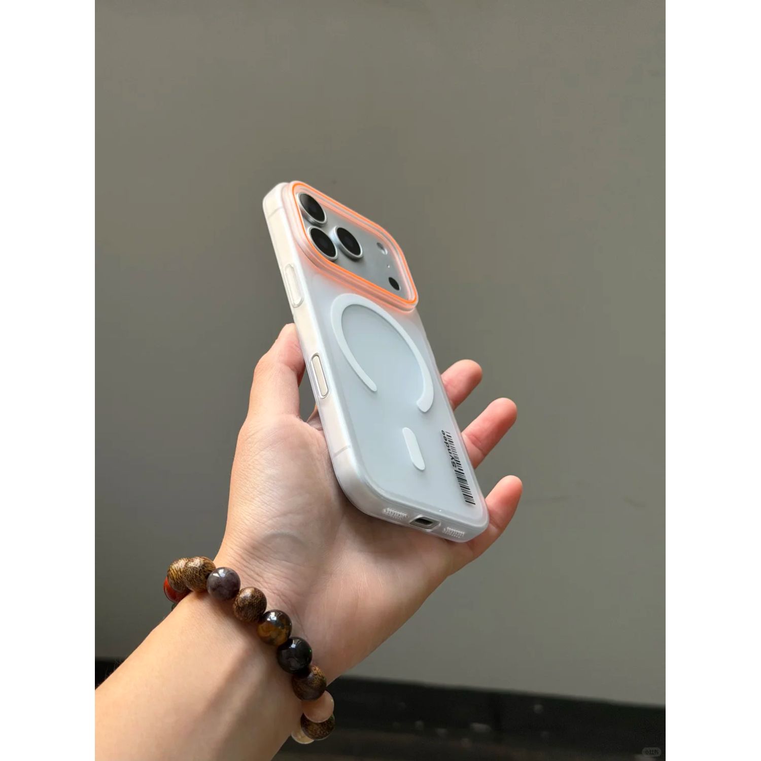 Husa telefon pentru iPhone 17 Pro, Magnetic MagSafe, slim ultra-light, Coaja dura mata, Alb/Transparent