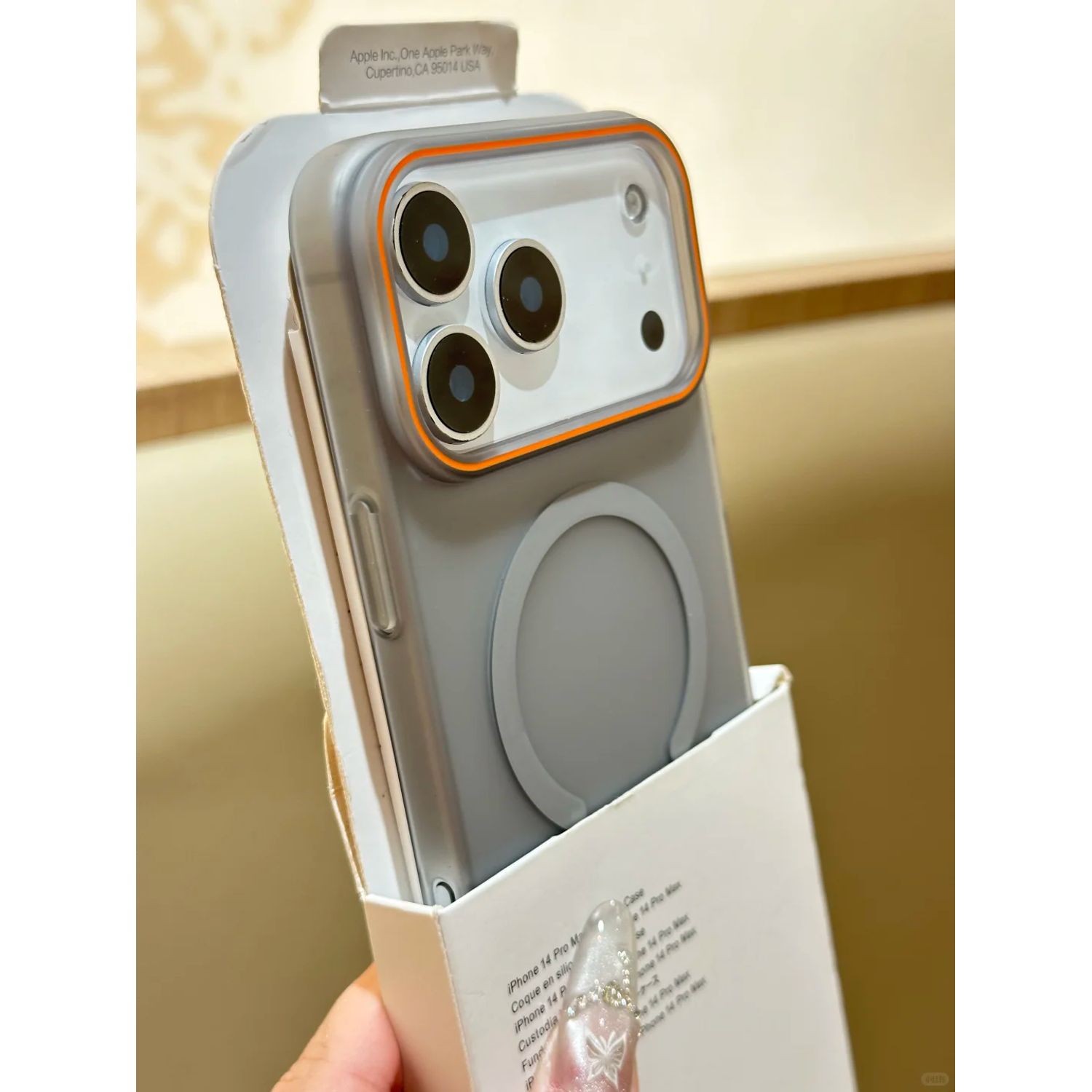 Husa telefon pentru iPhone 17 Pro Max, Magnetic MagSafe, slim ultra-light, Coaja dura mata, Gri/Transparent