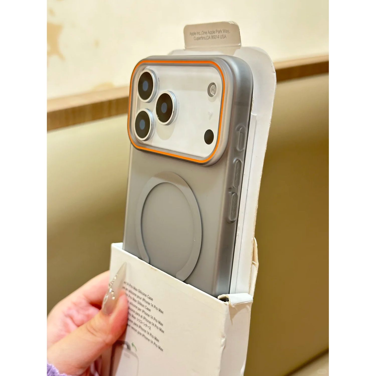 Husa telefon pentru iPhone 17 Pro Max, Magnetic MagSafe, slim ultra-light, Coaja dura mata, Gri/Transparent