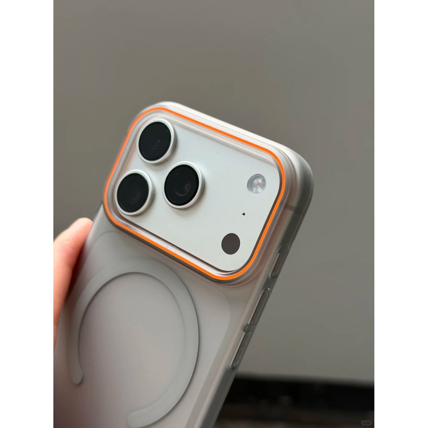 Husa telefon pentru iPhone 17 Pro Max, Magnetic MagSafe, slim ultra-light, Coaja dura mata, Gri/Transparent