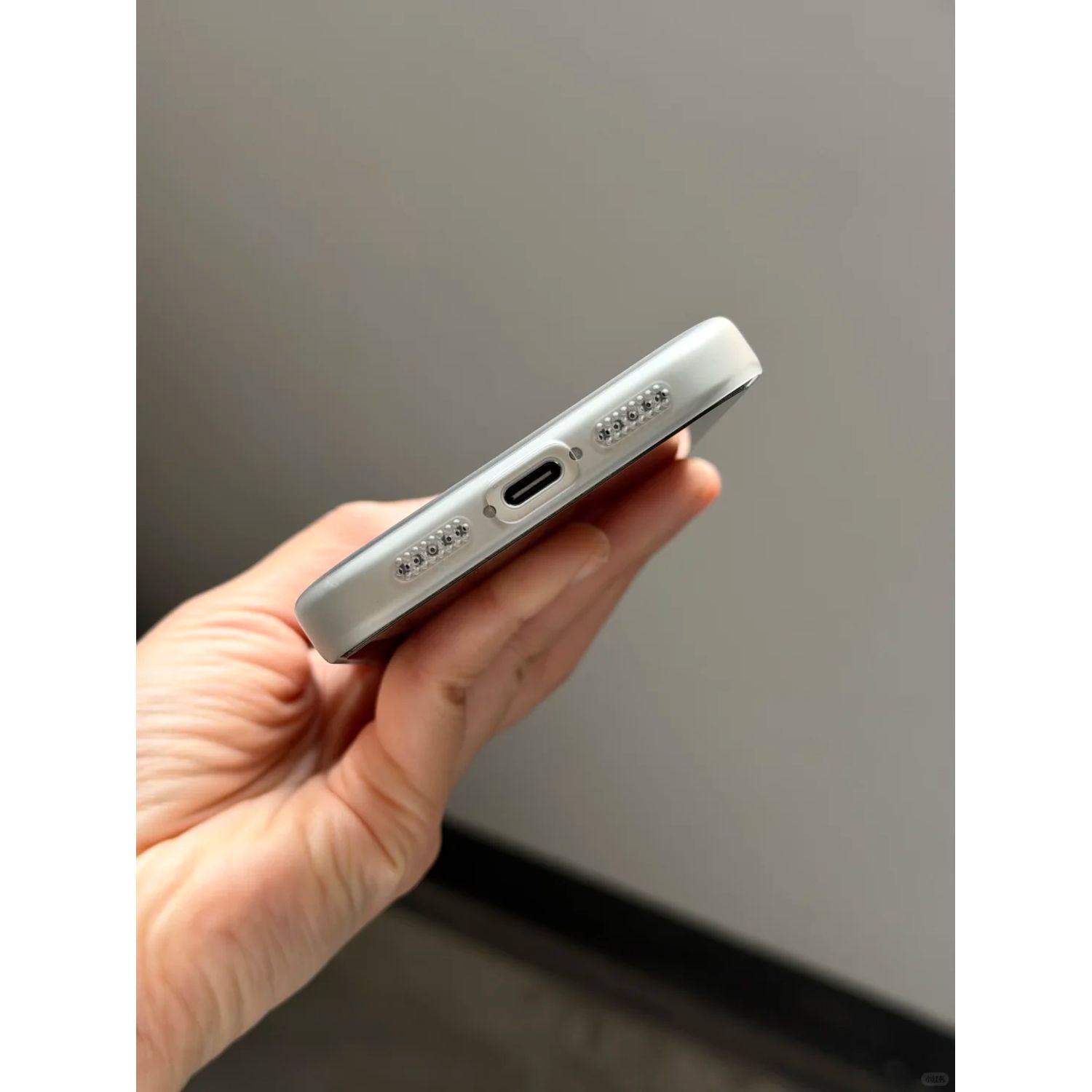 Husa telefon pentru iPhone 17 Pro Max, Magnetic MagSafe, slim ultra-light, Coaja dura mata, Gri/Transparent