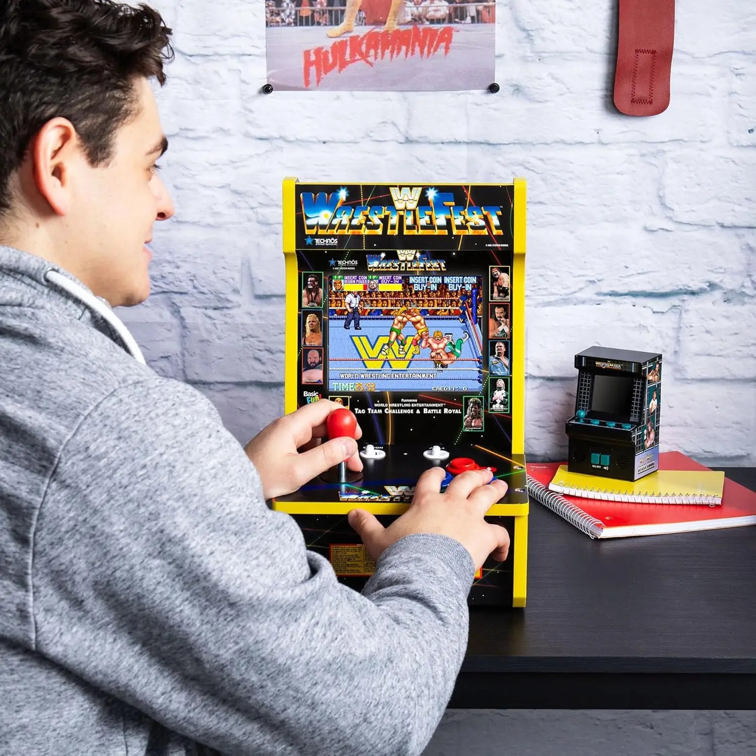 Consola 4 jocuri ARCADE1UP, WWE Counter Arcade, H 40.6 cm, un jucator, ideala pentru masa/birou/game room/bar, grafica retro vibranta, display LCD color 8 inch, difuzor extern, control al volumului, multicolor
