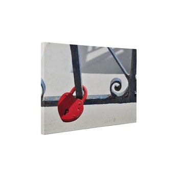 Lacat de inimioara - Tablou Canvas - 30x40 cm Lacat de inimioara - Tablou Canvas - 30x40 cm
