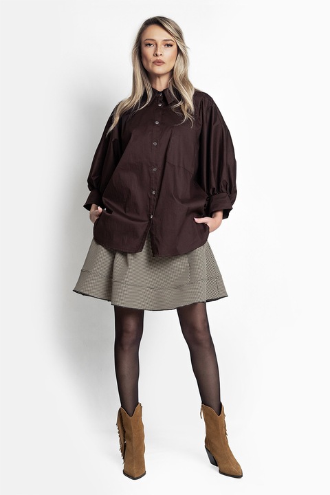 Antonia M, Camasa lejera cu maneci bufante, Maro inchis