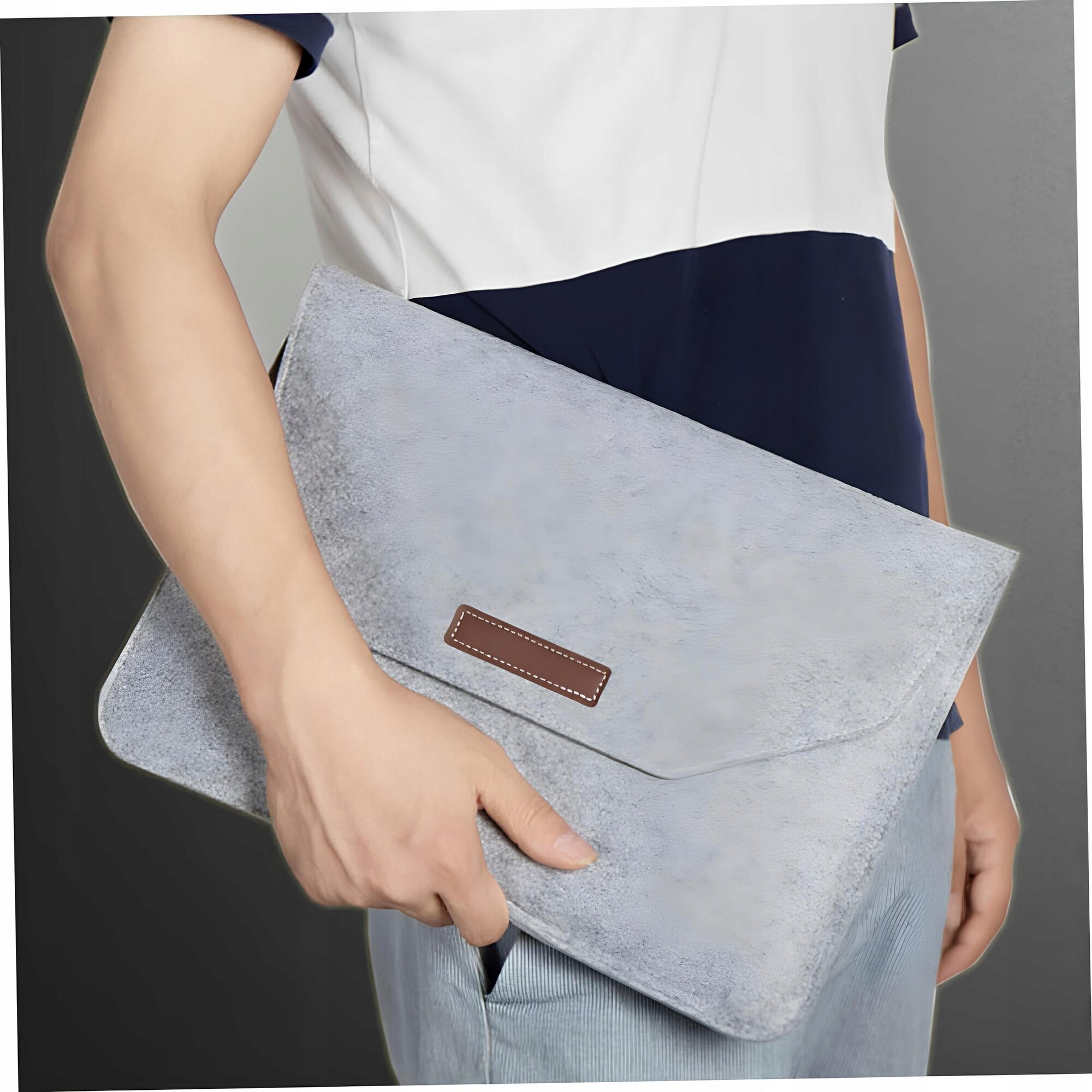Husa elegantă din fetru pentru laptop, 15 inch, design modern, compartiment dublu, 39x27.5cm