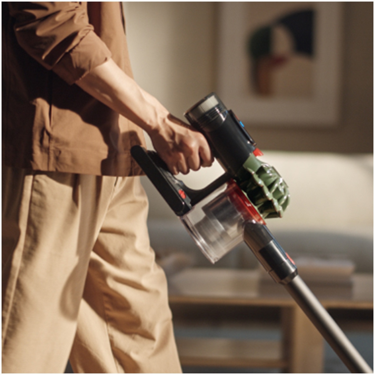 Aspirator vertical fara fir Dyson V8 Cyclone™, Verde Army/Negru