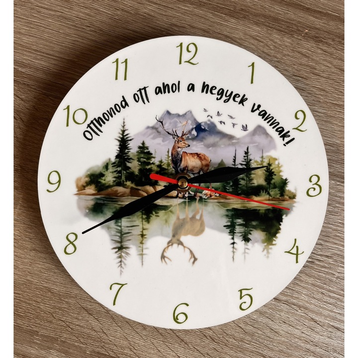 Kerek MDF óra 20 cm, hegyek és szarvas kép, magyar nyelvű szöveg