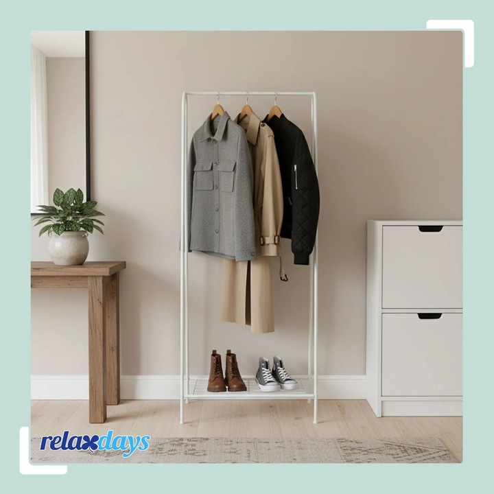 Ruhatartó állvány polcokkal, vékony, helytakarékos kialakítás