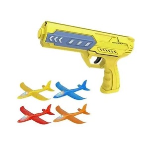 Játék helikopterek, repülők és hajók