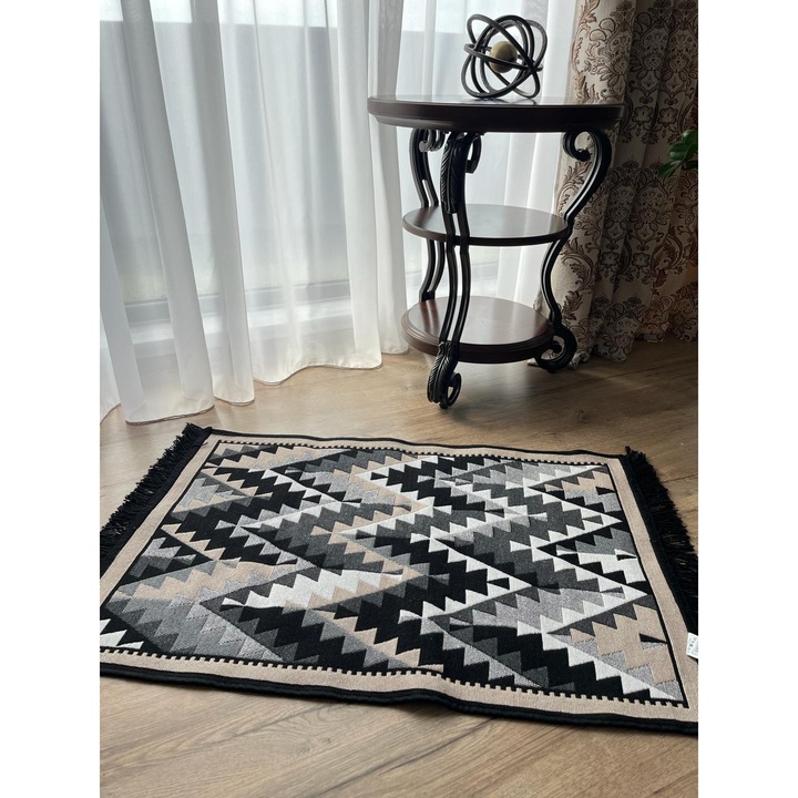 Covor traditional, cu doua fete, dimensiunea 60x150 cm, negru-bej