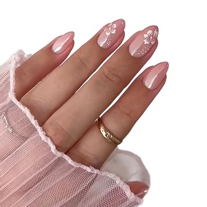 Körömdíszítők és műkörmös kellékek