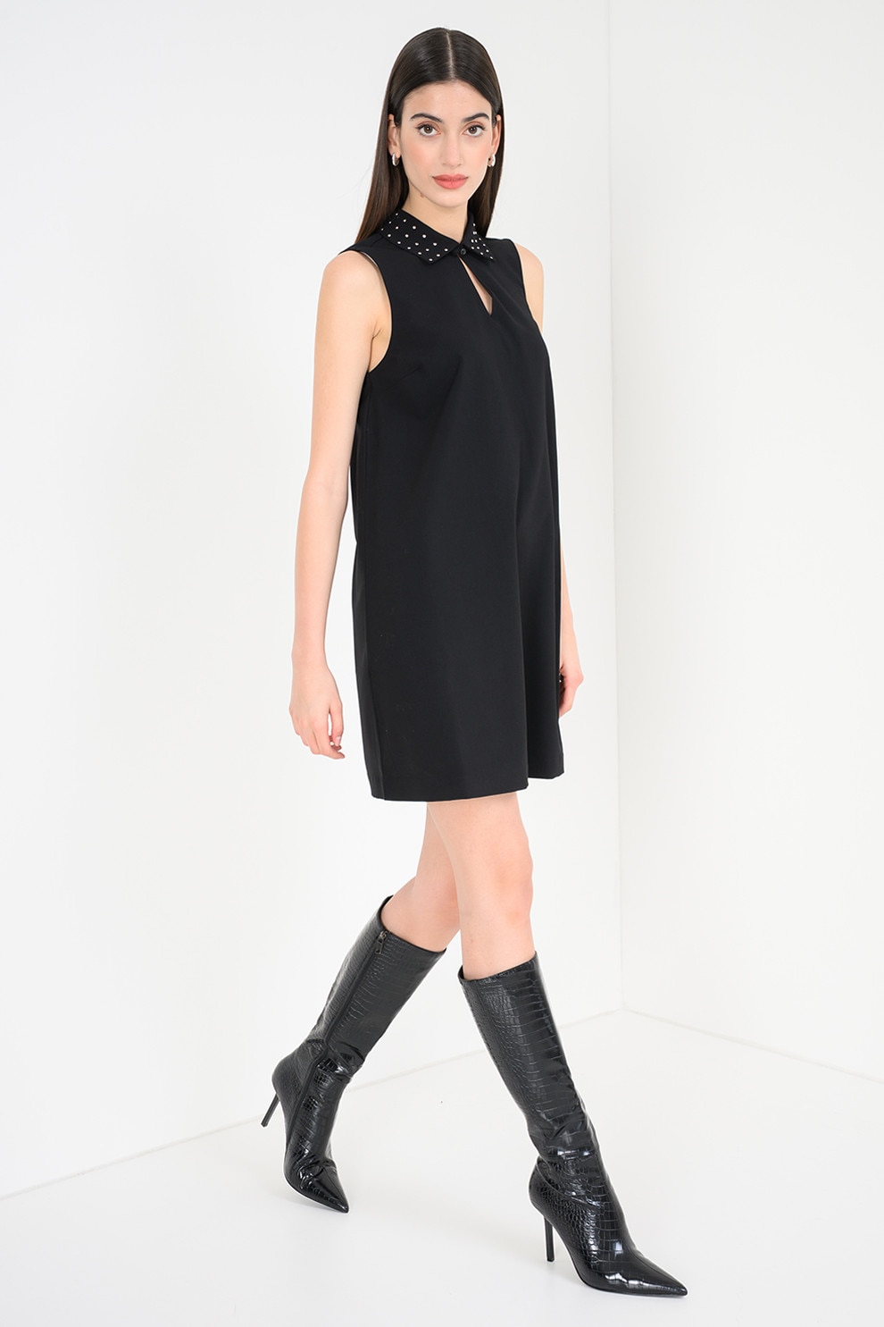 United Colors of Benetton, Rochie scurta cu aplicatie din strasuri pe guler, fara maneci, Negru, M