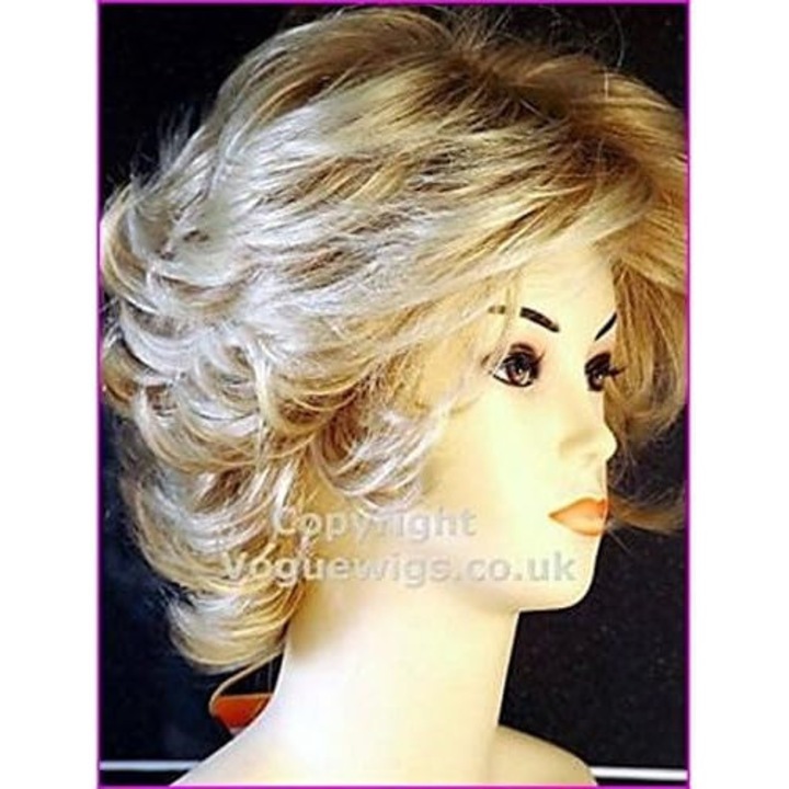 Peruca dama, par scurt, blonda, cu breton, din fibre Kanekalon