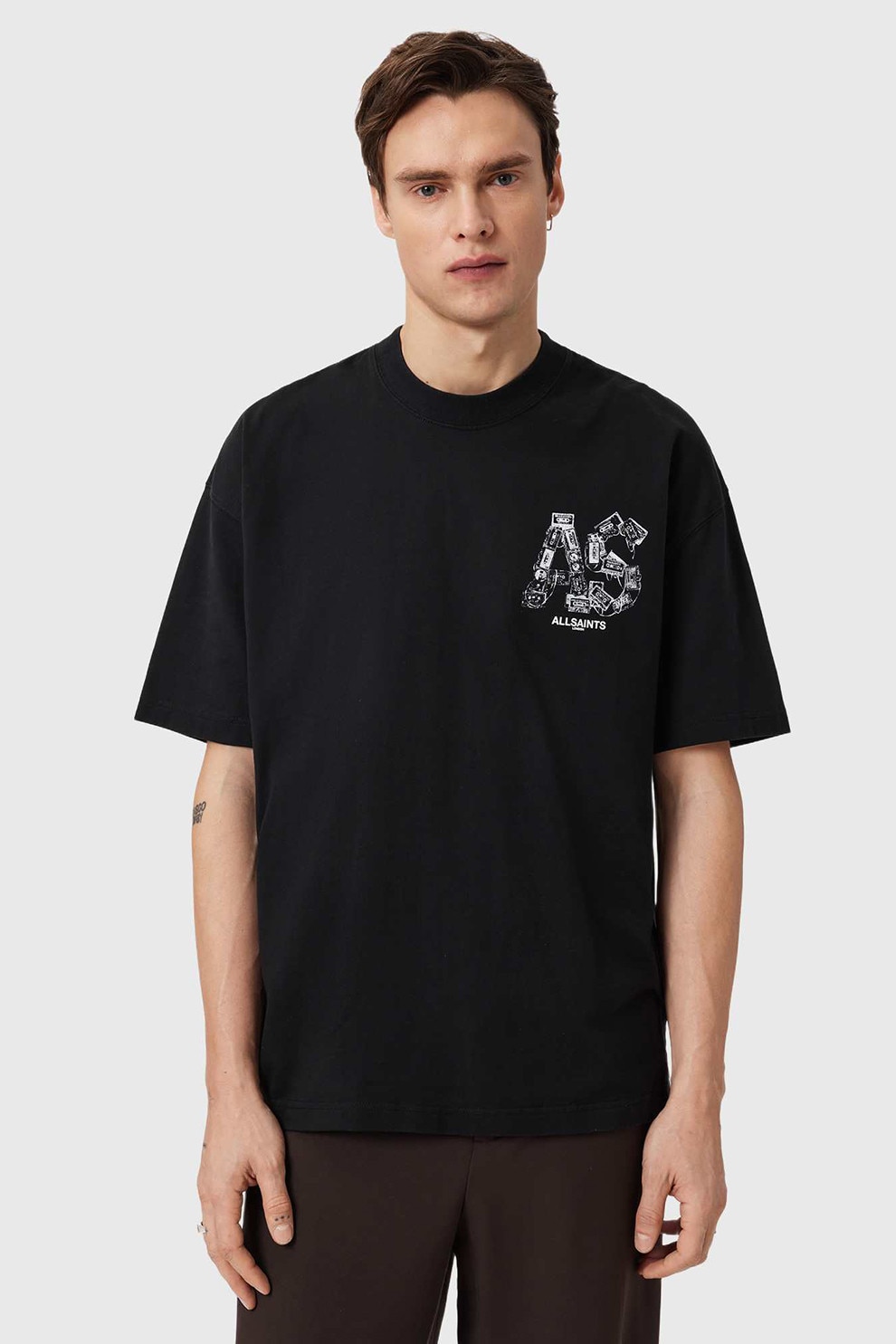 AllSaints, Tricou cu decolteu la baza gatului si logo supradimensionat, Alb, Negru, L