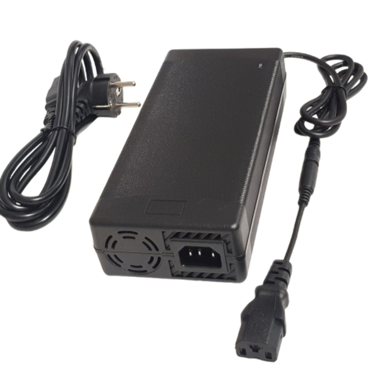 Nafpro töltő Li-ion rollerekhez, 48V/54.6V, 5A, ventilátorral, IEC 3P PC csatlakozóval