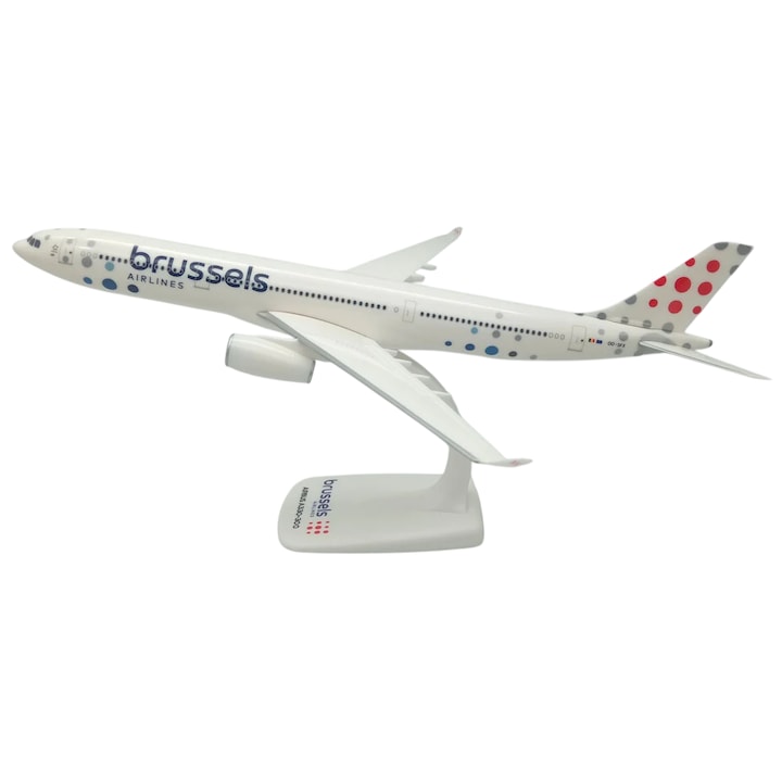 Модел самолет Brussels Airlines Airbus A330-300, пластмасов, 32 см, мащаб 1:200