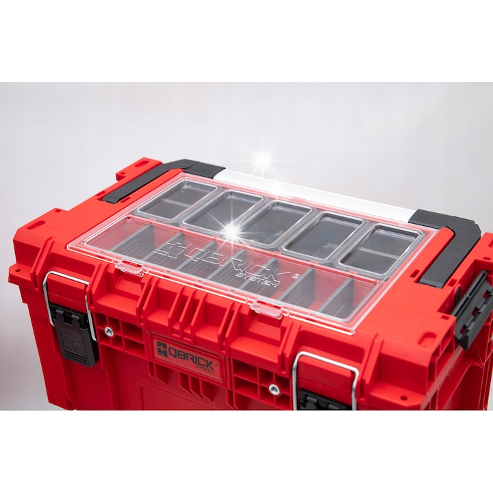 Qbrick System PRIME TOOLBOX 250 EXPERT szerszámosláda, piros, 26L, méretek 535x327x277mm, 3 állítható rekesszel